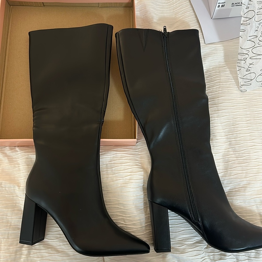 BRAND NEW NEVER WORN BLACK KNEE BOOTS